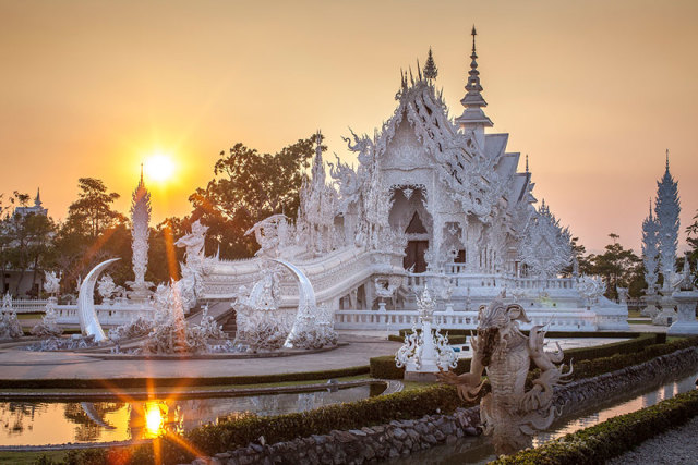 白色圣地泰国清莱白庙 纯洁神圣得不可思议